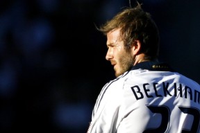 九游体育网页版-德甲引领绿色足球运动理念，推动可持续发展，德甲绿色球衣