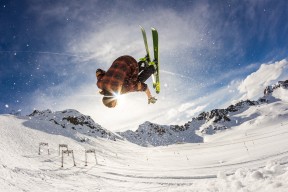 九游娱乐官方网站-山野术士跑，迷宫探险与挑战极限