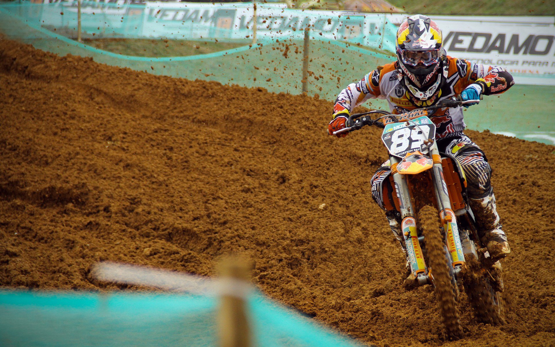 “法甲激战连连，豪门追逐冠军宝座”，法甲豪门宣布全队停薪